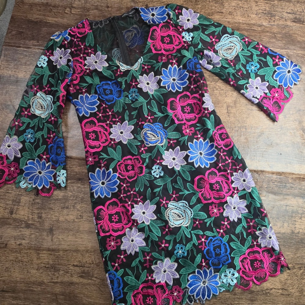 BOSTON PROPER Dress Womens‎ 6 Black Floral Embroidered Mesh Bell Sleeve V-Neck